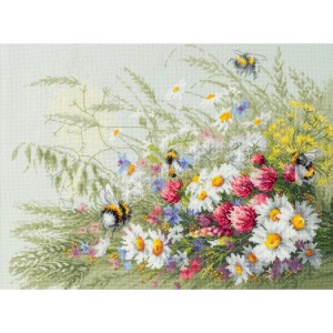 MN 510-225 Cross stitch kit - Dasies and clover